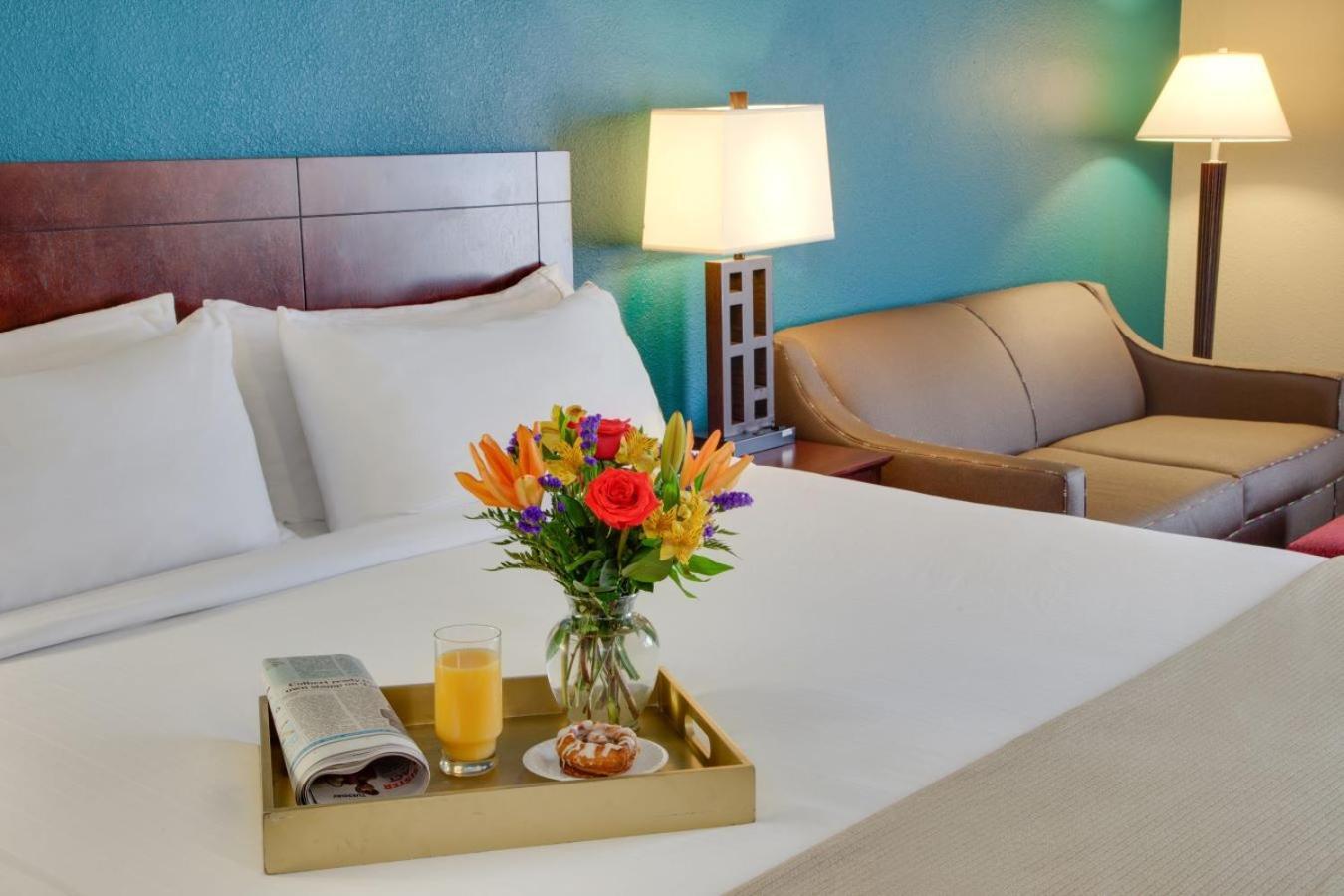 Holiday Inn Express Washington Dc East- Andrews Afb By Ihg Camp Springs Exterior photo